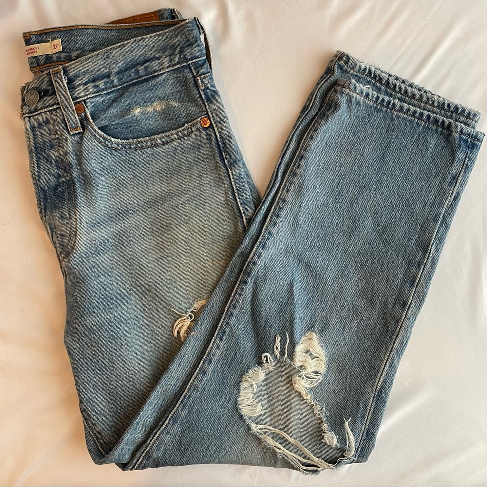 Levi’s Wedgie Straight Leg ripped jeans, size 27